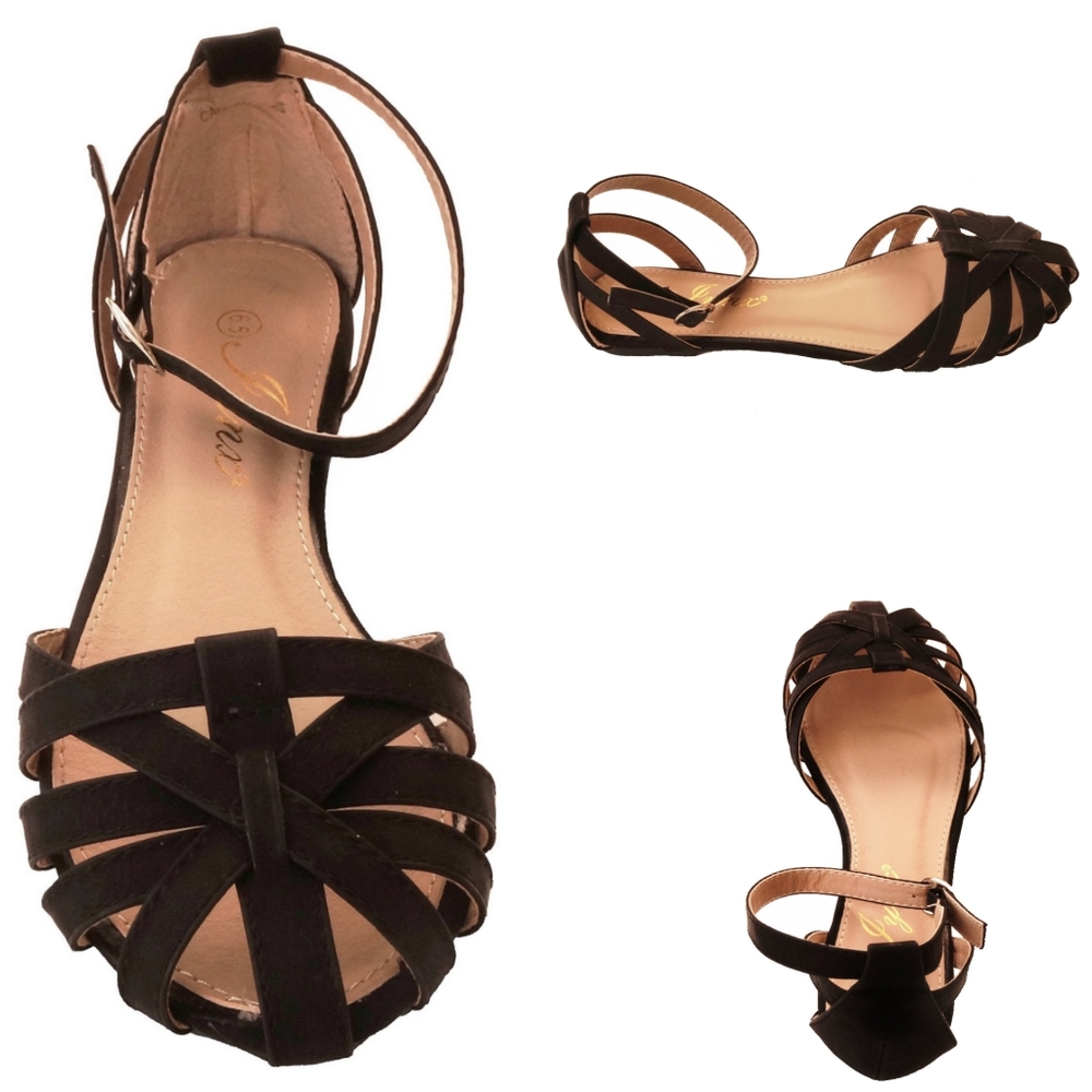 Black crisscross flat shoes
